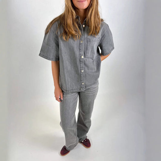 Damen Oversized Denim-Hemd mit kurzen Ärmeln und aufgesetzten Taschen