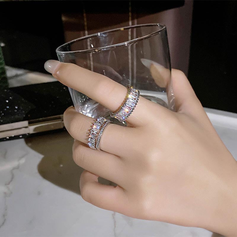 Damenring im eleganten Design mit funkelnden Zirkonia-Steinen Shop Nory