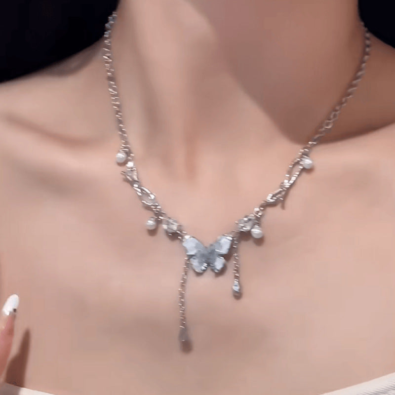 Damen Halskette mit filigranem Schmetterlingsanhänger aus hochwertigem Metall Shop Nory