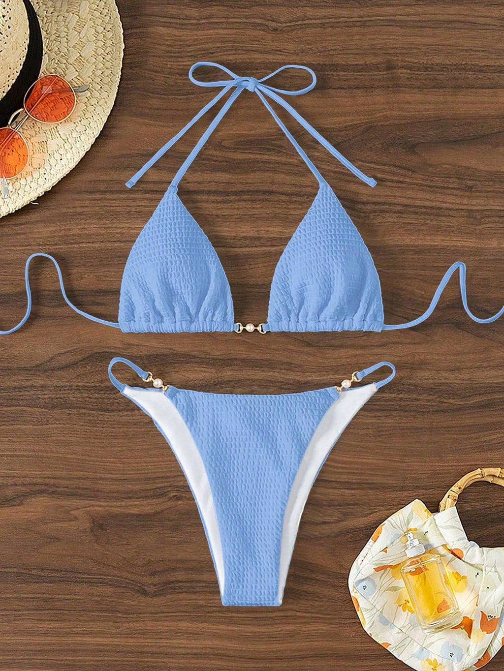 Damen Triangel-Bikini mit modischen Schnürdetails und eleganten Akzenten