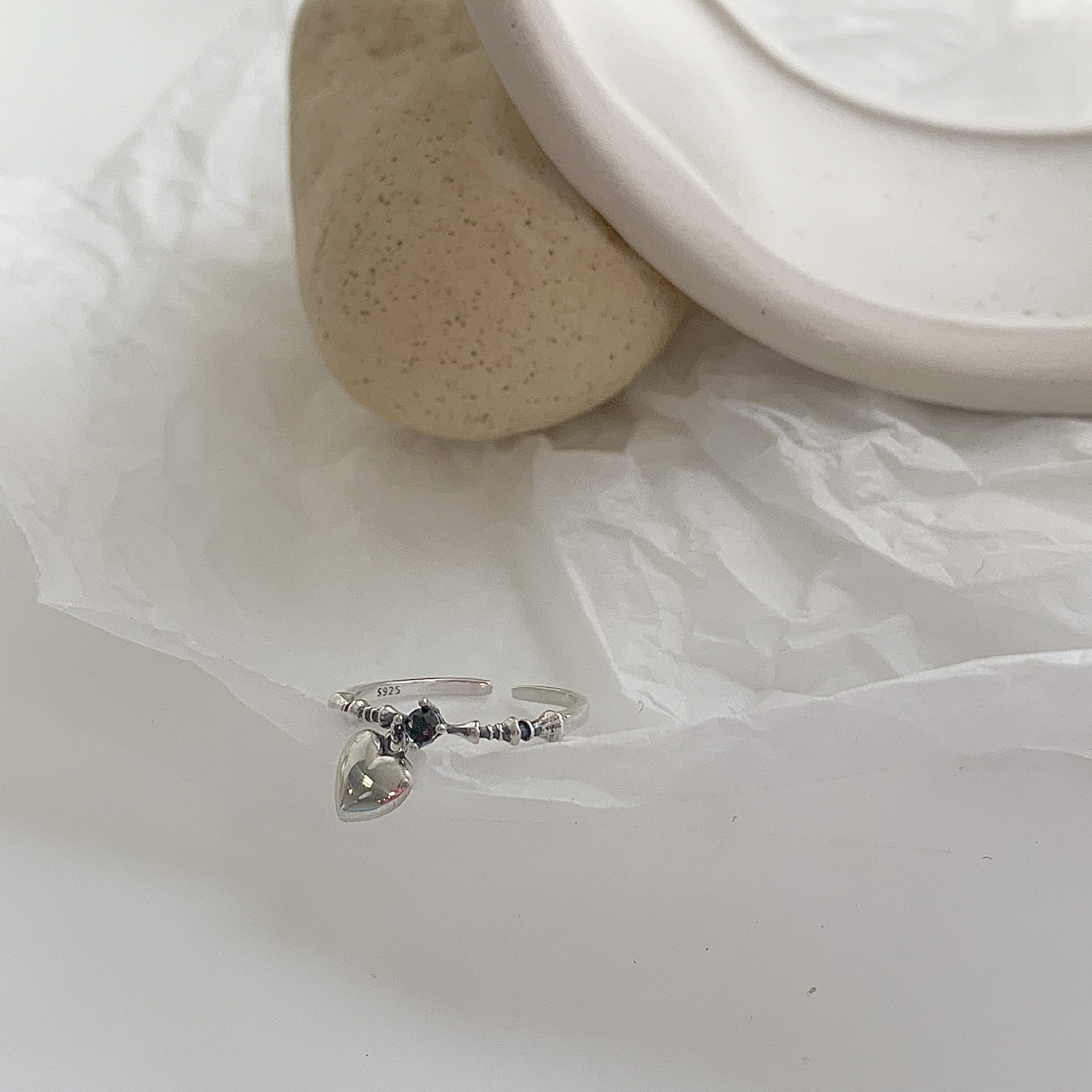 Damen eleganter und schicker Silberring mit Herz-Anhänger Shop Nory