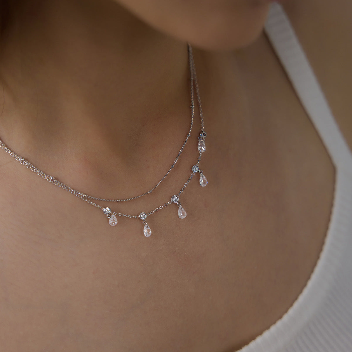 Damen Kette mit funkelnden Tropfenanhängern aus hypoallergenem Edelstahl Shop Nory