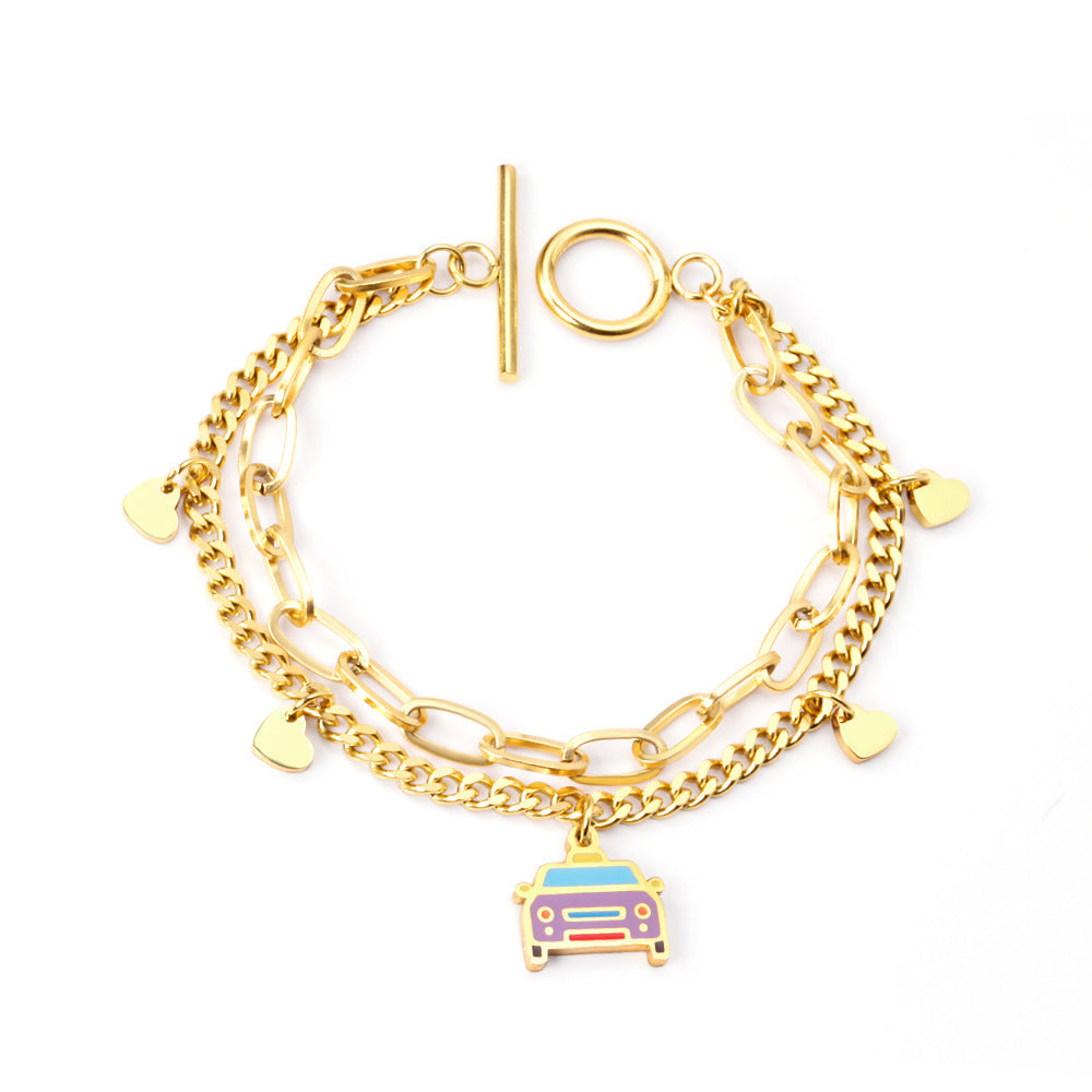 Damen Armband mit verspieltem Hotdog-Anhänger und goldfarbener Kettenstruktur Shop Nory