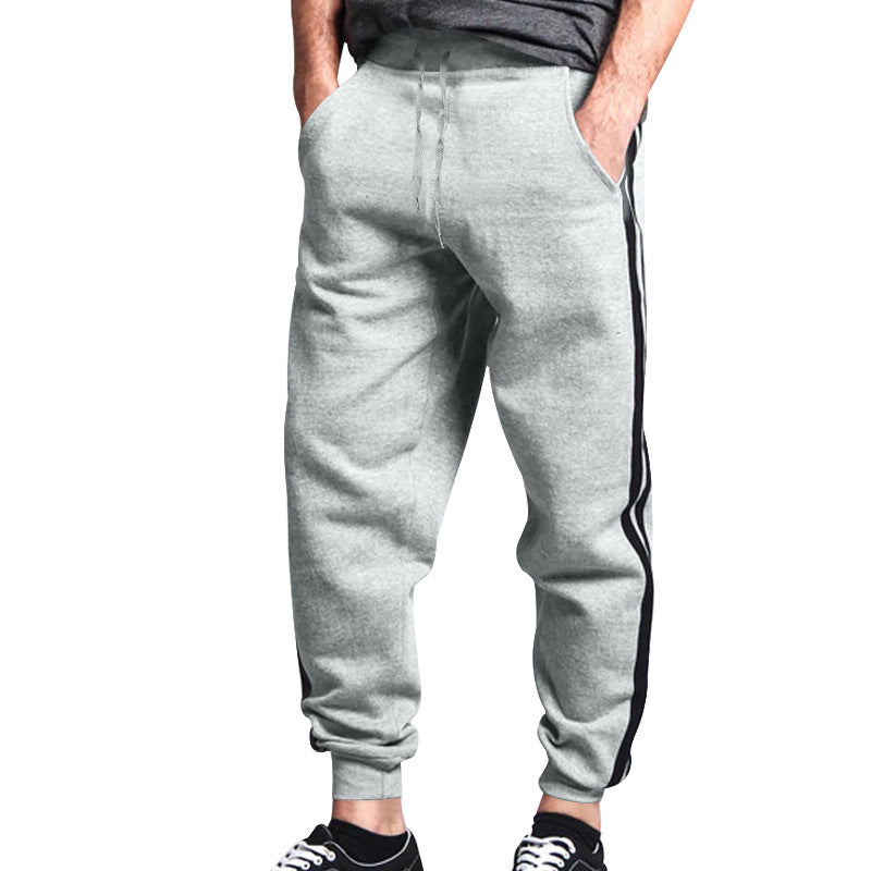 Herren sportliche Jogginghose mit seitlichen Kontraststreifen und elastischem Bund Shopnory