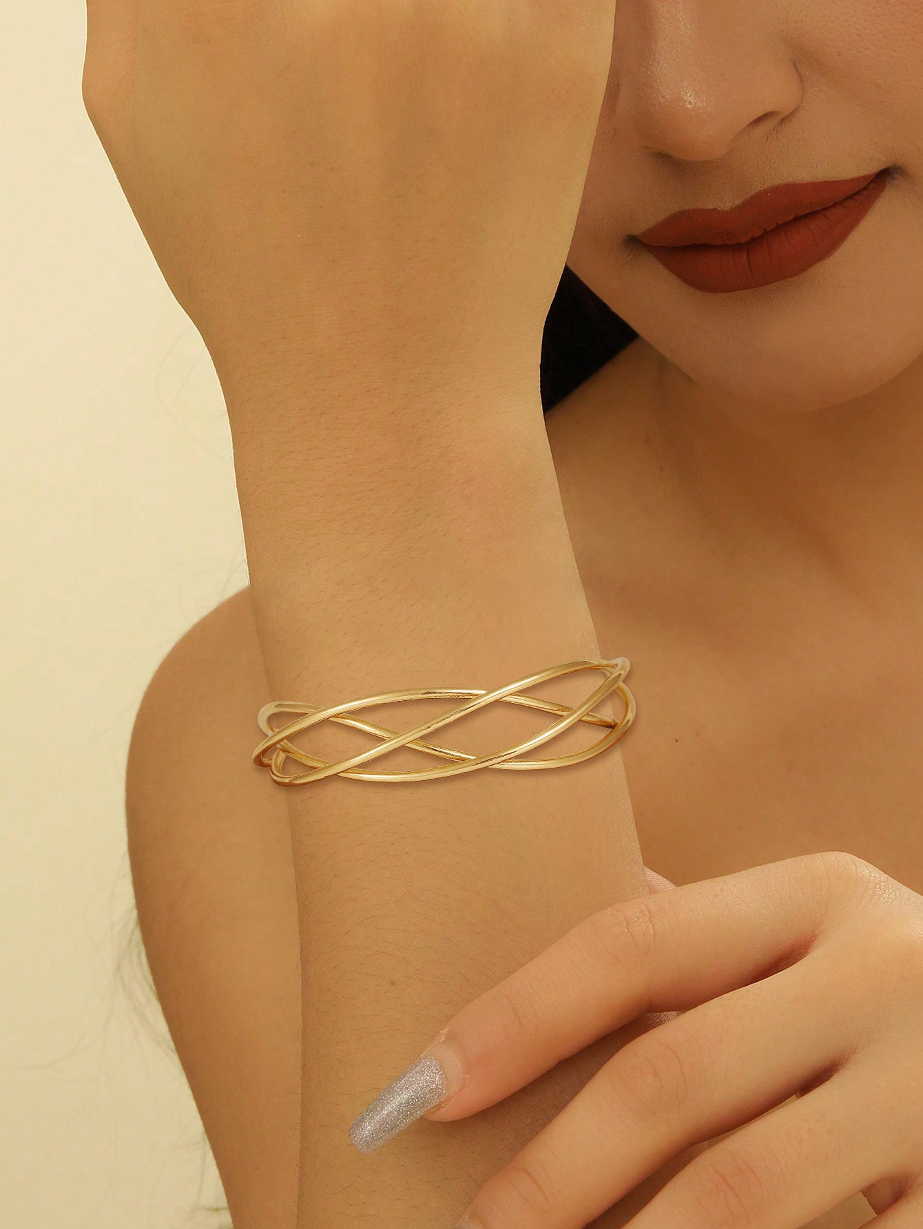 Damen Armreif mit elegantem geschwungenen Design Shop Nory