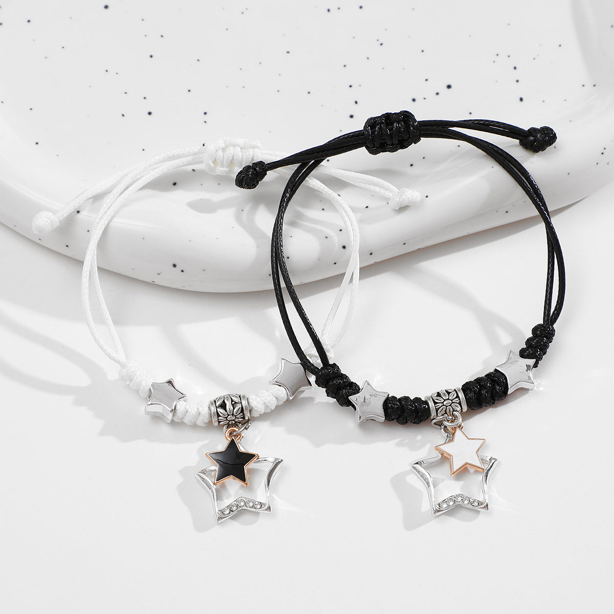 Damenarmband mit funkelnden Sternanhängern Shop Nory