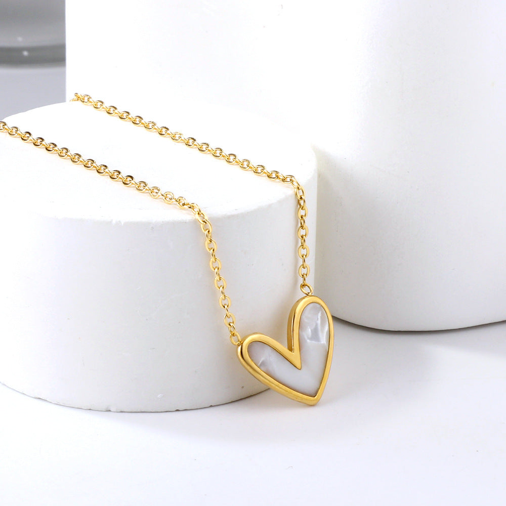 Damen Halskette mit herzförmigem Anhänger und hochwertiger Goldoberfläche Shop Nory