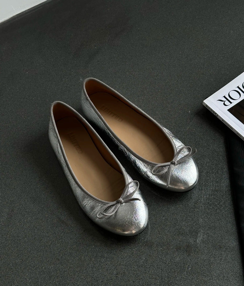 Damen Ballerina-Schuhe mit glänzender Oberfläche und verspieltem Schleifenakzent