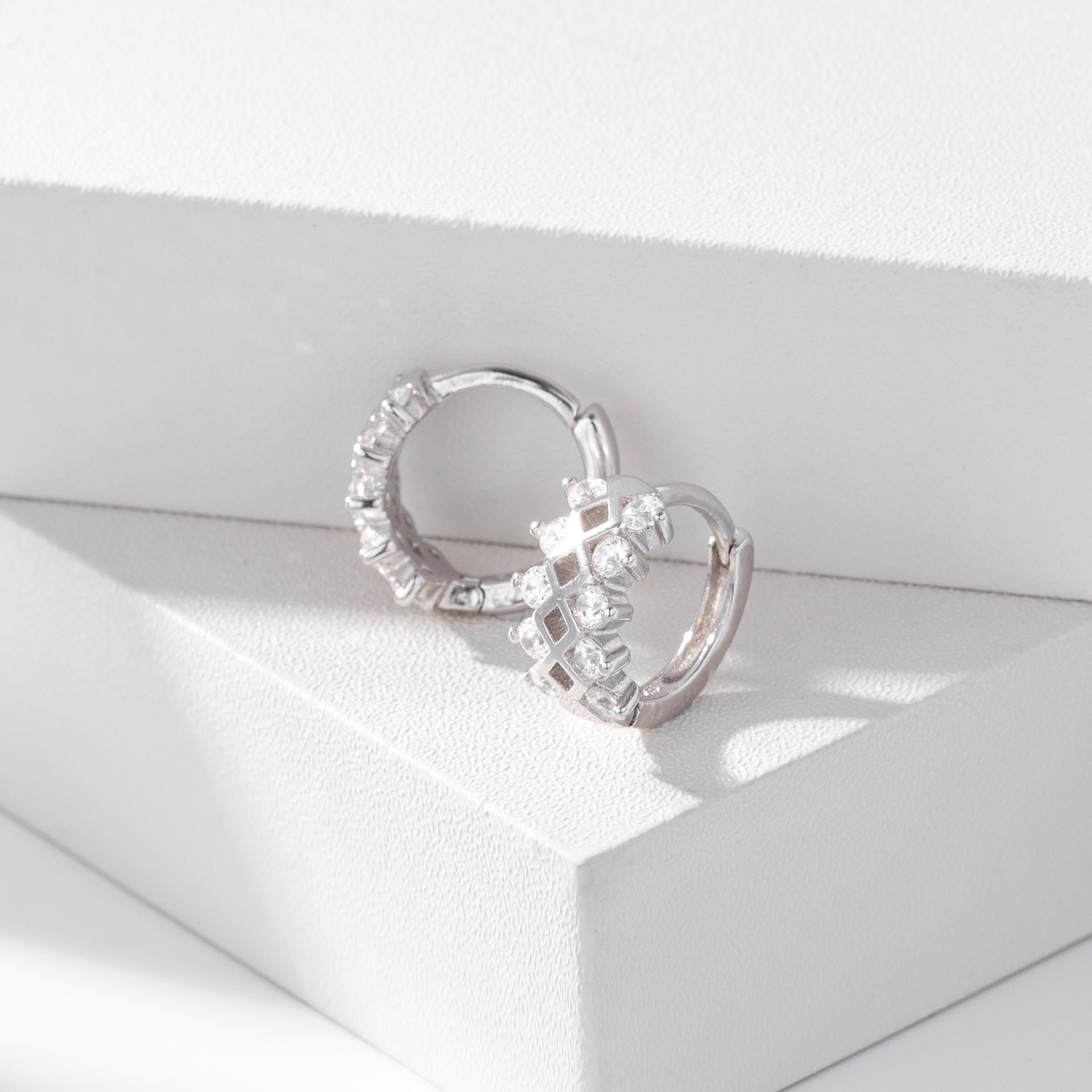 Damen Ohrringe mit elegantem Zirkonbesatz und hochwertigem 925 Sterlingsilber Shop Nory