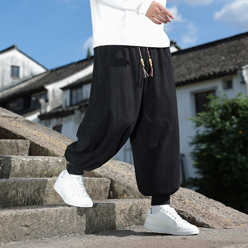 Herren Weitfallende Harem-Jogginghose aus Feincord mit dekorativem Quasten-Kordelzug Shop Nory