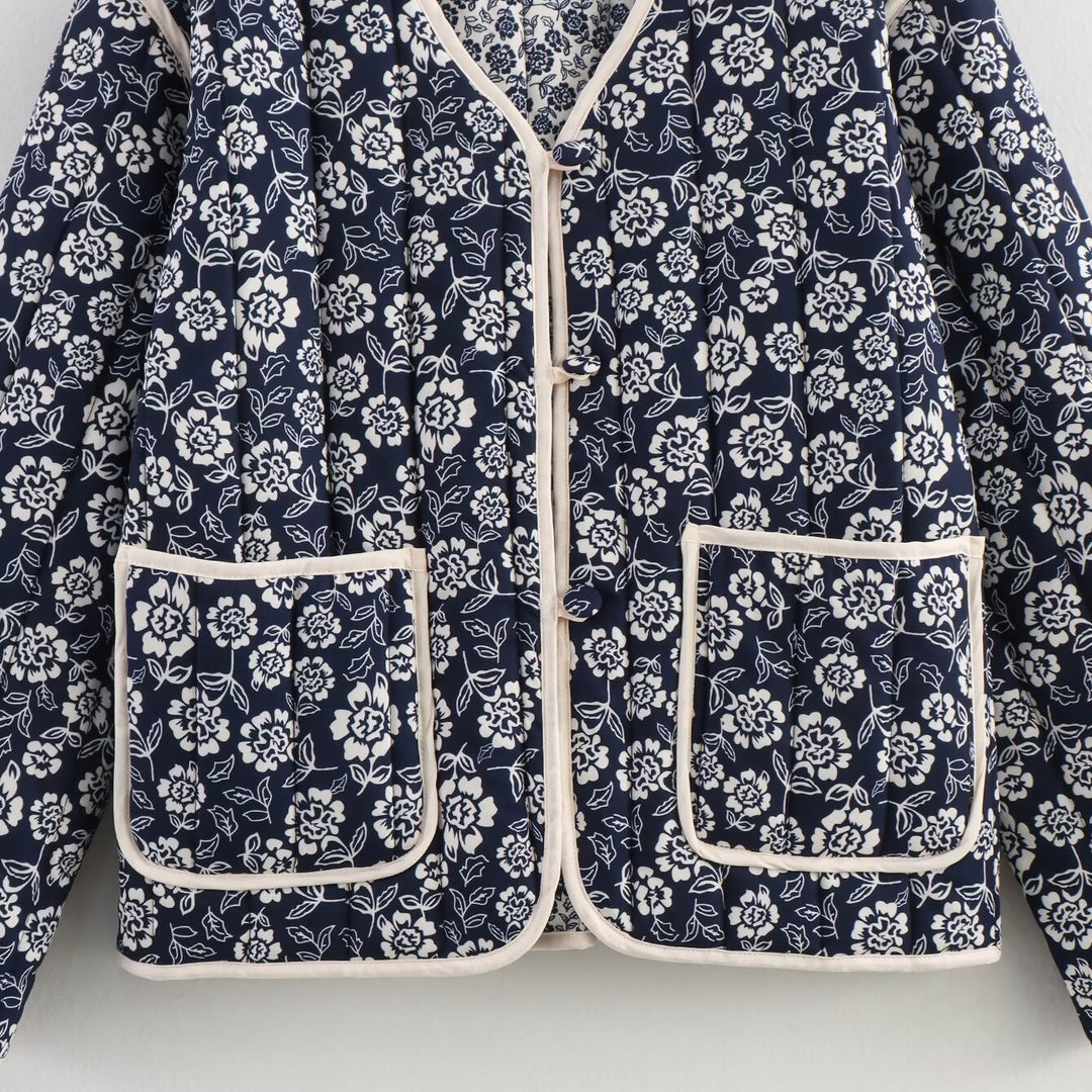 Damen gesteppte Jacke mit floralem Allover, V-Ausschnitt, Kontrastpaspel und aufgesetzten Taschen Shop Nory
