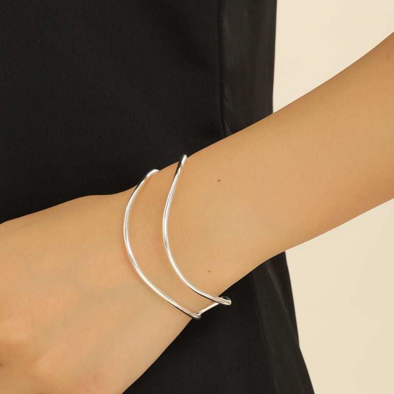 Damen Offener Armreif mit elegant geschwungenem Design Shop Nory