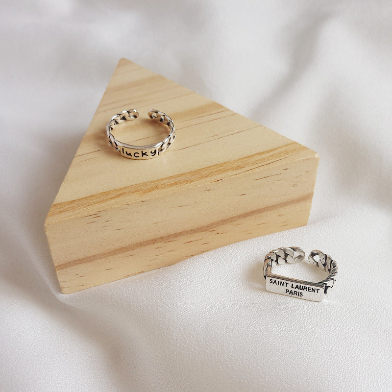 Damen Offener Ring mit geflochtenem Design und markantem Schriftzug Shop Nory