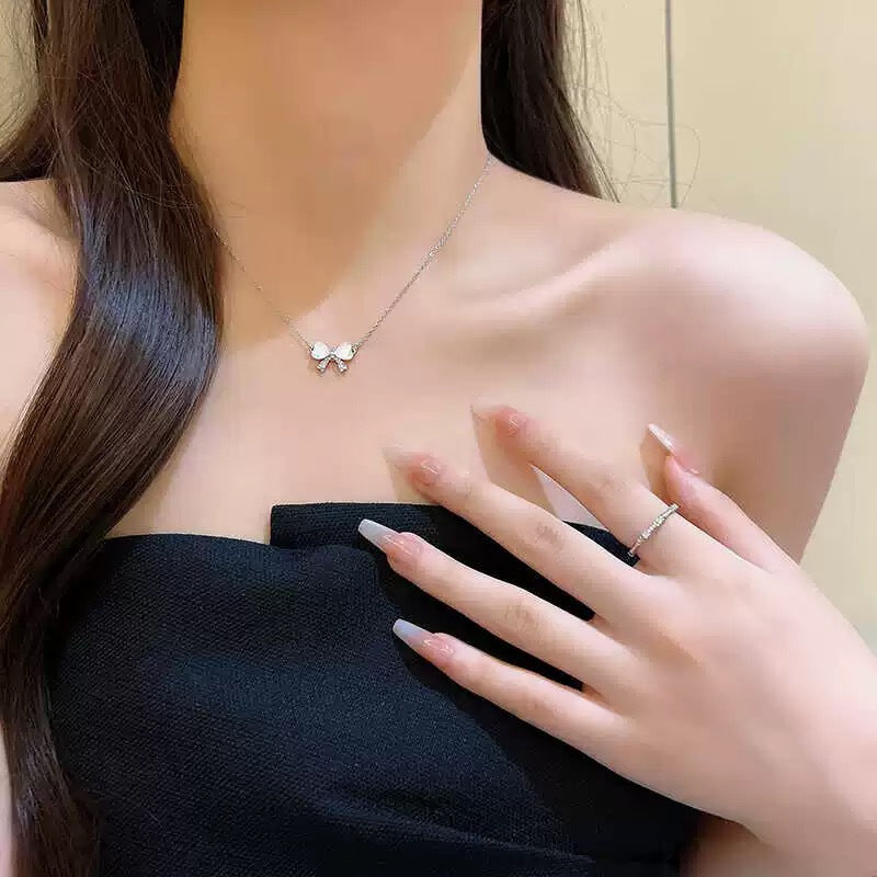 Damen Halskette mit elegantem Schleifenanhänger Shop Nory
