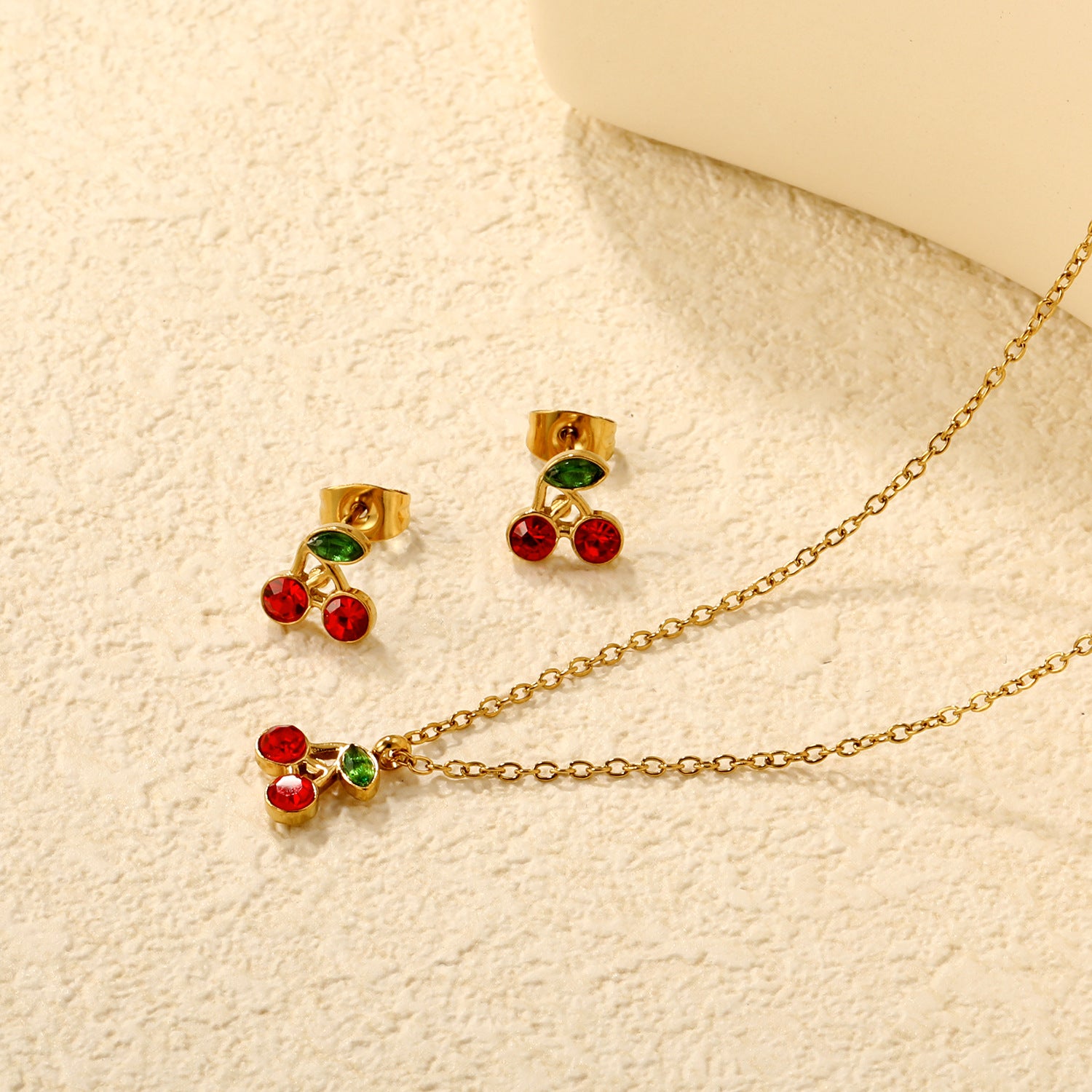 Damen Schmuckset mit glänzendem Sternenanhänger und passenden Ohrsteckern Shop Nory