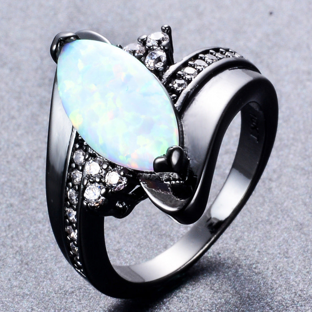 Damen Ring mit schimmerndem Opal und elegantem Zirkonia-Design Shop Nory