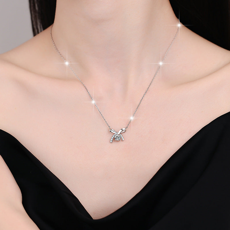 Damen Halskette mit elegantem Schleifenanhänger und hochwertigem Zirkonia-Besatz Shop Nory