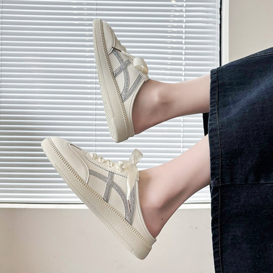 Damen Satin-Schnürpantoffel Mule-Sneaker mit offener Fersenpartie und Metallic-Optik Shop Nory