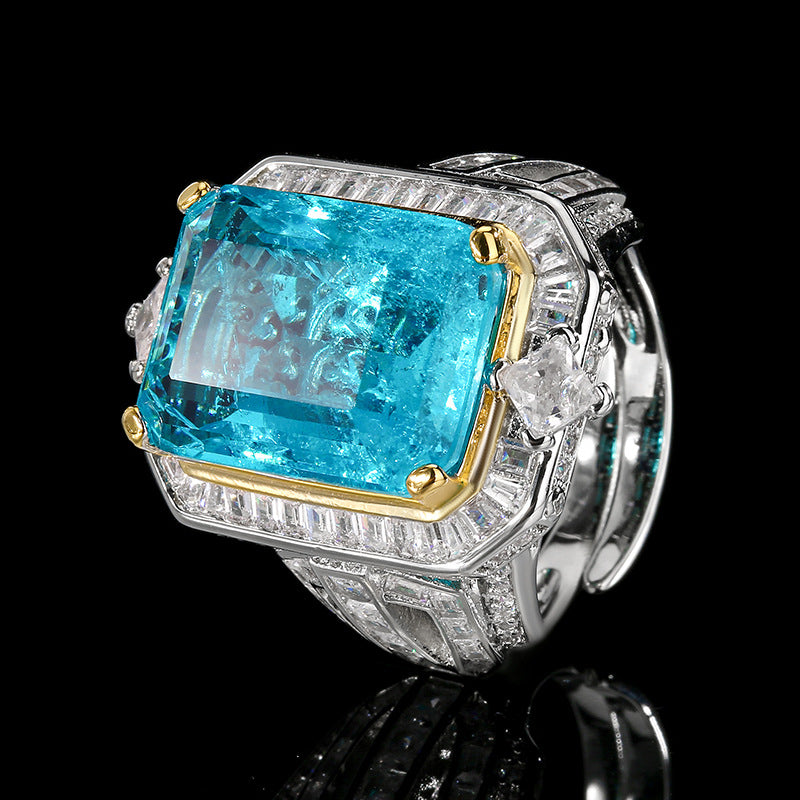 Emerald-Cut Statement Cocktailring mit Halo und Baguette-Akzentdiamanten