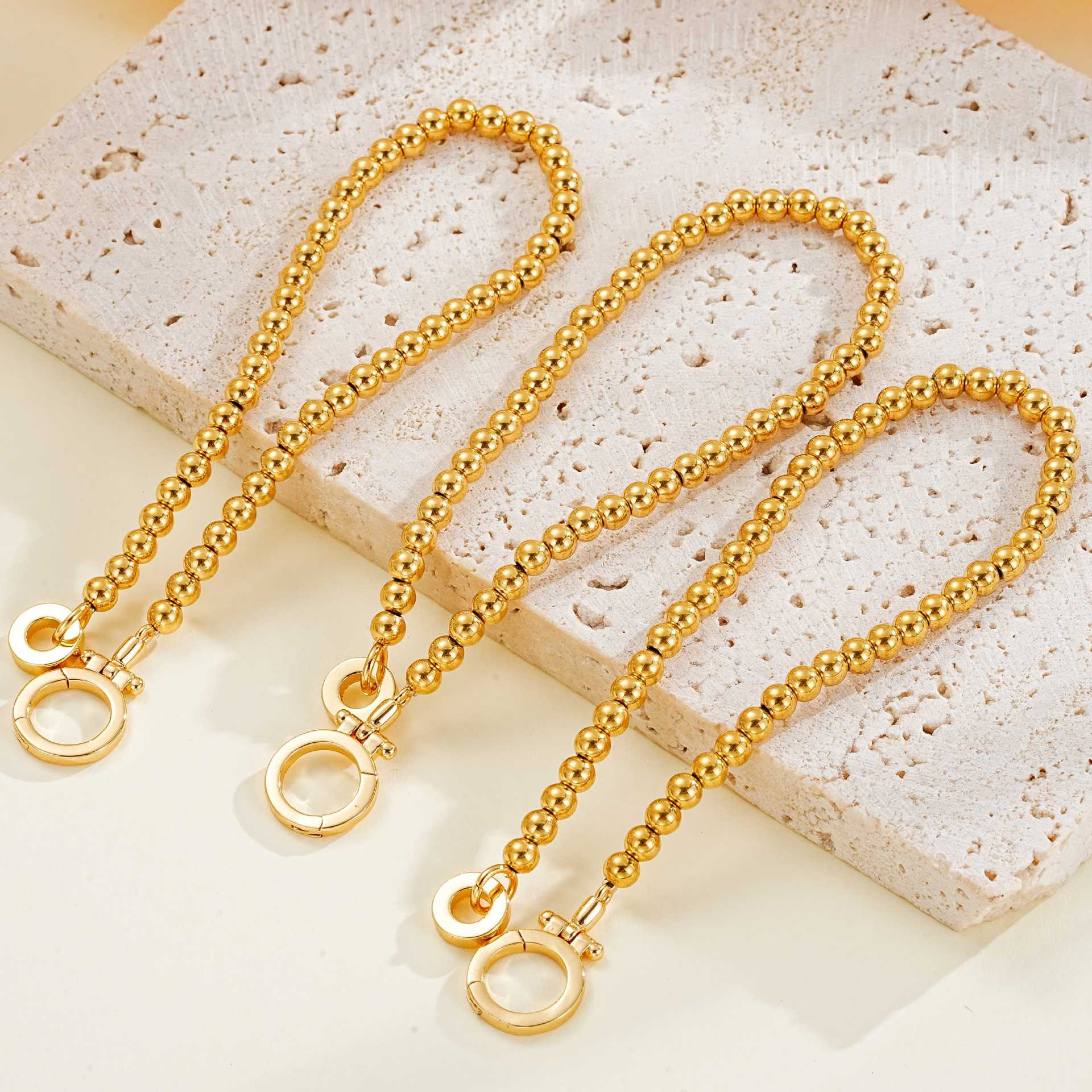 Damenarmband mit glänzenden Kugeln Shop Nory