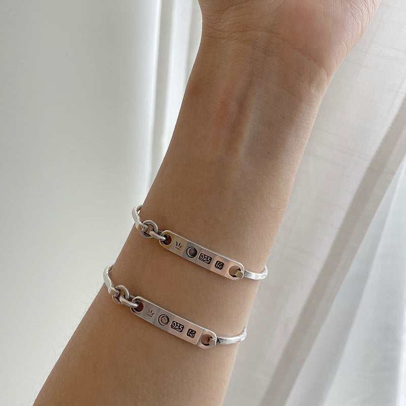 Damen eleganter und minimalistischer Armreif mit personalisierbarem Design Shop Nory