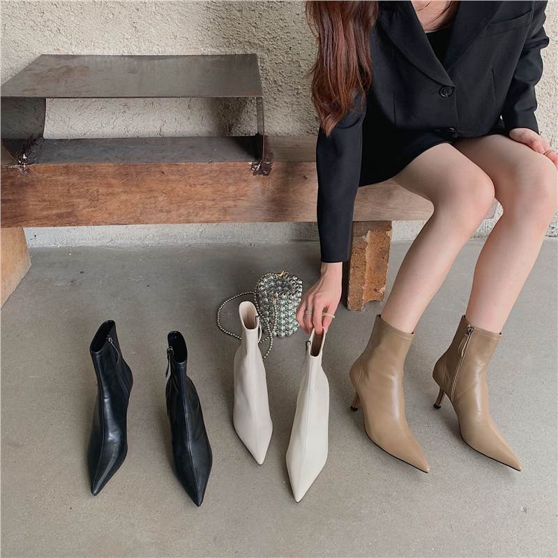 Damen knöchelhohe Stretch-Stiefelette mit spitzer Zehenpartie und schlankem Sculpted-Absatz Shop Nory