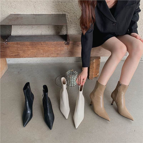Damen knöchelhohe Stretch-Stiefelette mit spitzer Zehenpartie und schlankem Sculpted-Absatz Shop Nory