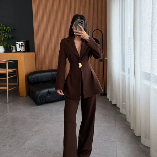Damen Taillierter Longblazer mit goldener Statement-Schnalle Shop Nory