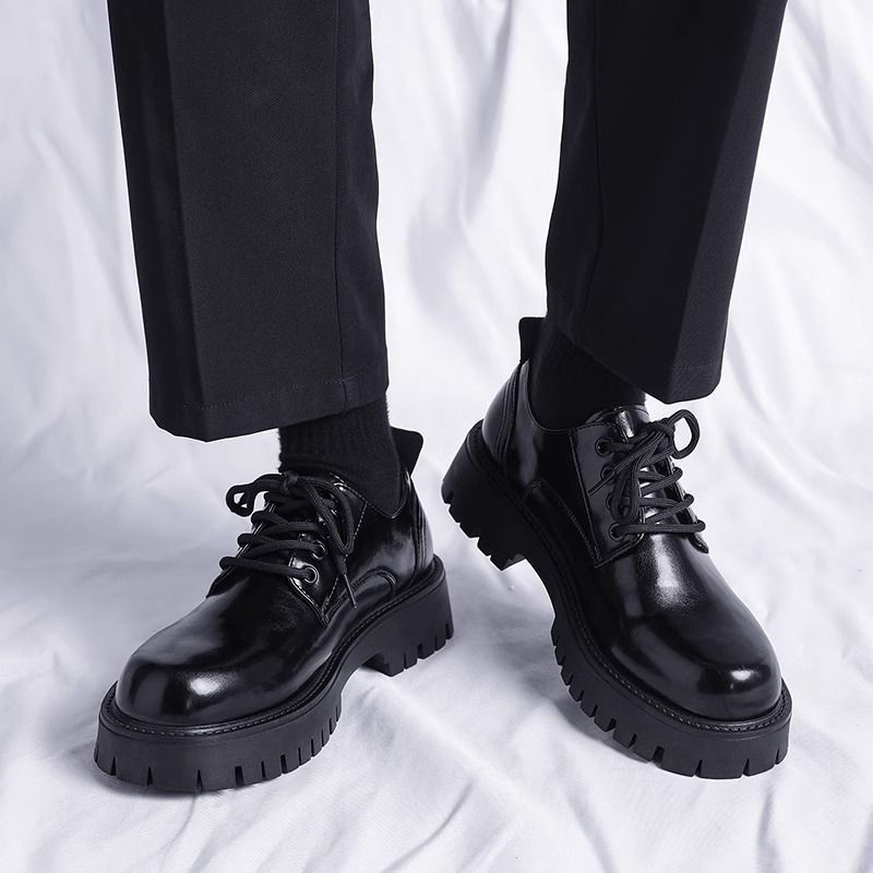 Herren modische Schnürschuhe mit robustem Profil und rutschfester Sohle