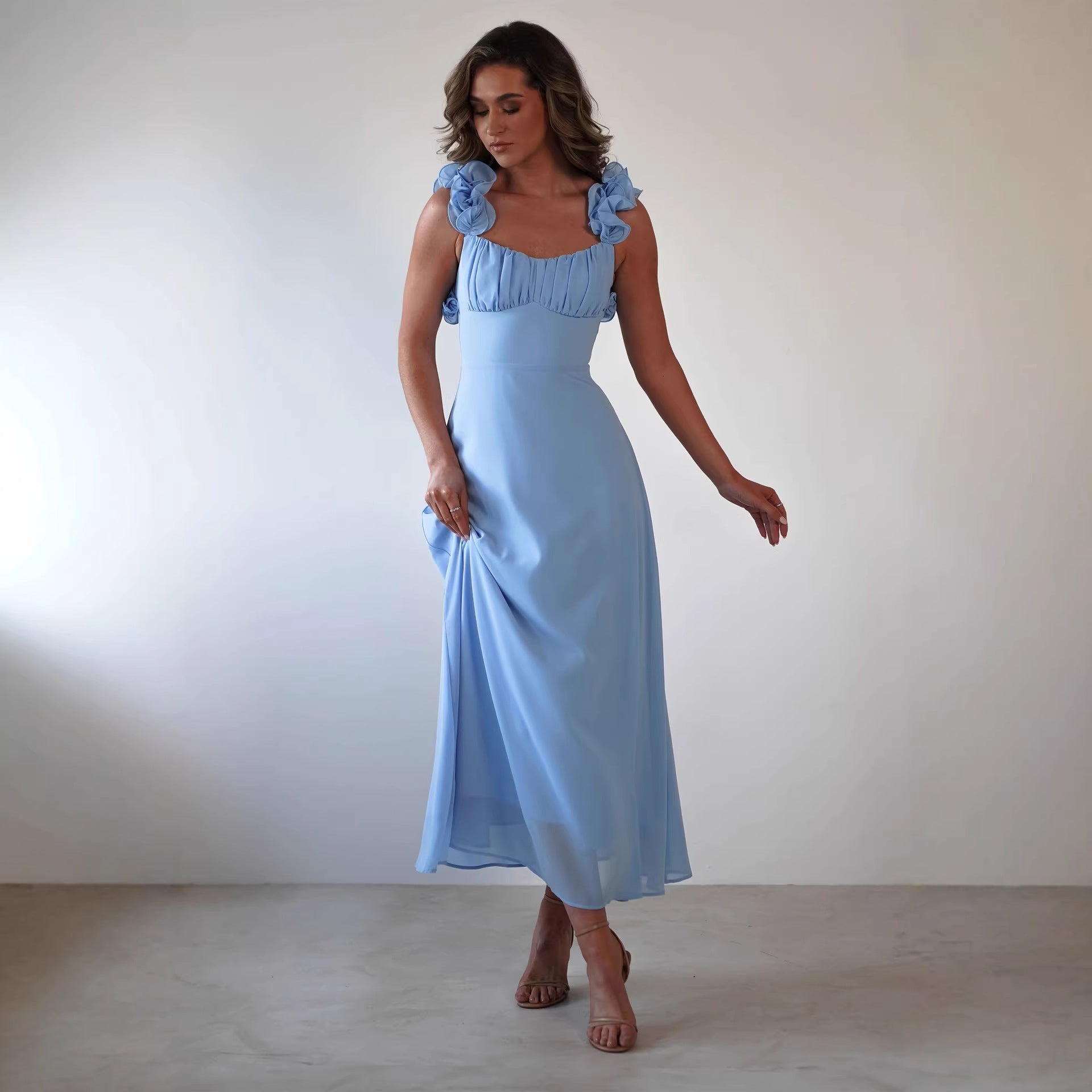 Damen Maxikleid mit verspielten Rüschendetails und elastischem Oberteil