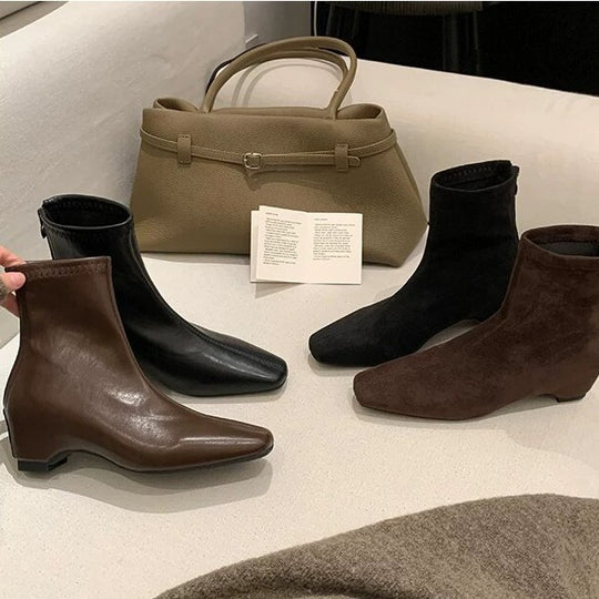 Damen Knöchelhohe Leder-Stiefelette mit quadratischer Zehenpartie, Mittelnähte und elastischem Schaft Shop Nory