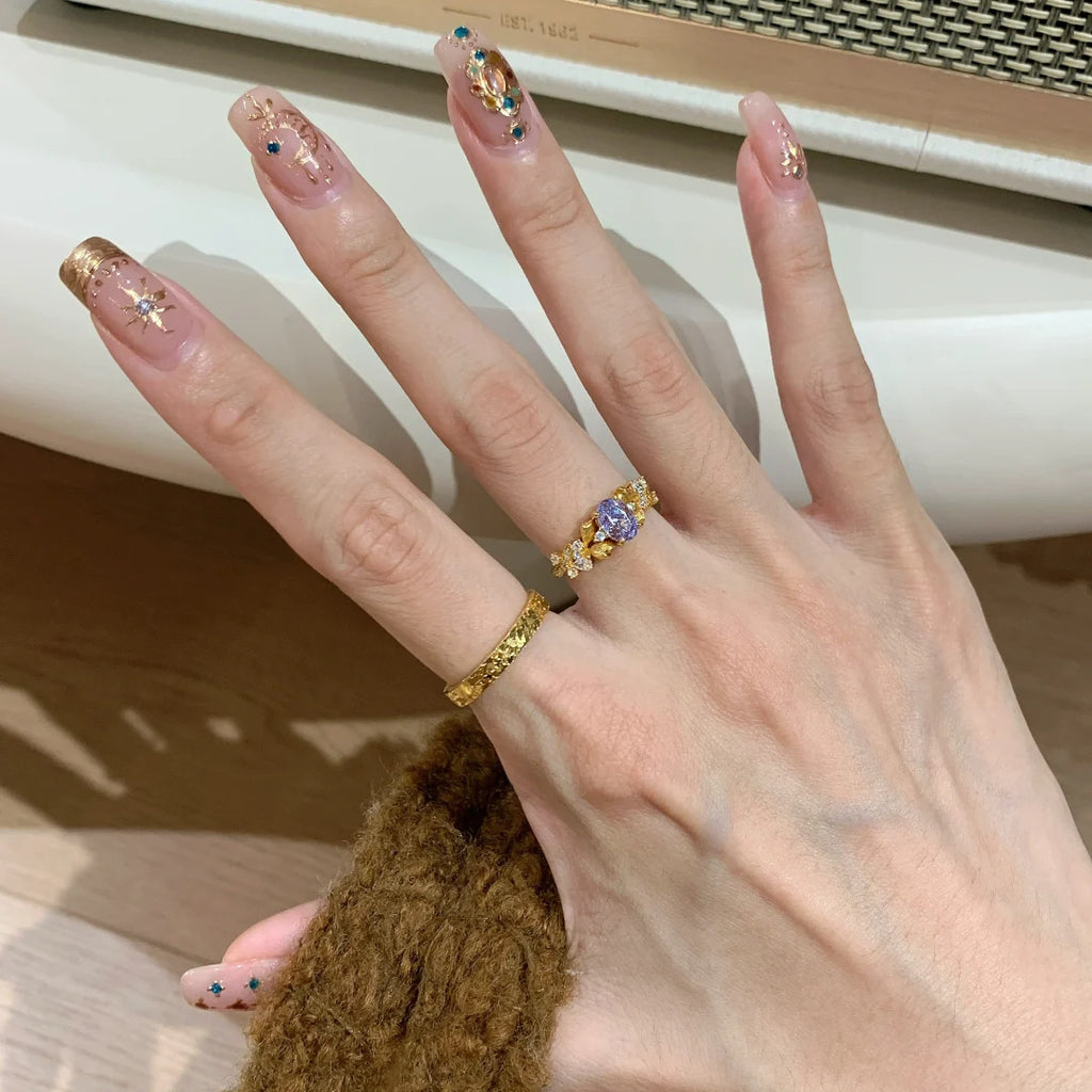 Damen eleganter Ring mit ovalem, lila Edelstein und funkelnden Zirkonia Shop Nory