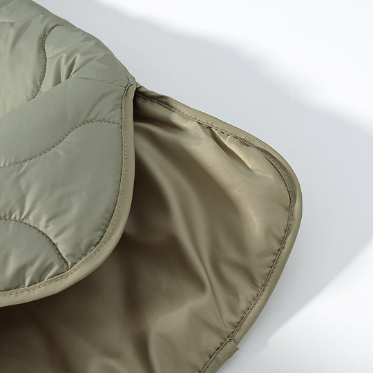 Damen Leichte gesteppte Jacke mit Rundhalsausschnitt, Steppwellen und Druckknöpfen Shop Nory