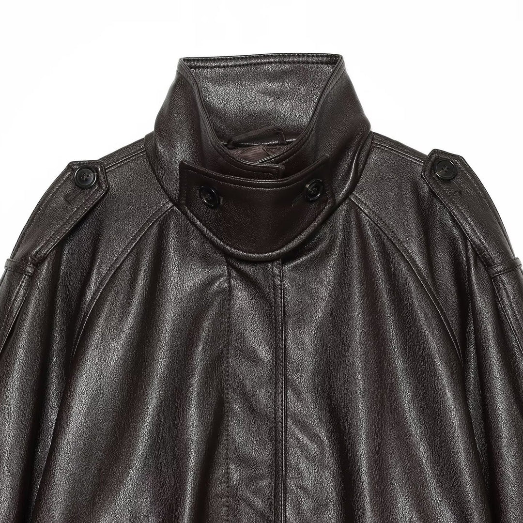 Damen Kurz geschnittene Lederoptik-Blousonjacke mit hohem Funnelkragen, Schulterriegeln und eingearbeiteten Pattentaschen Shop Nory