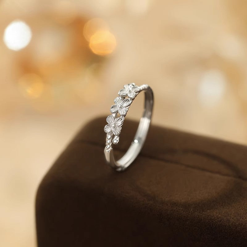 Damen zierlicher Blumenring mit detailreicher Verarbeitung Shop Nory
