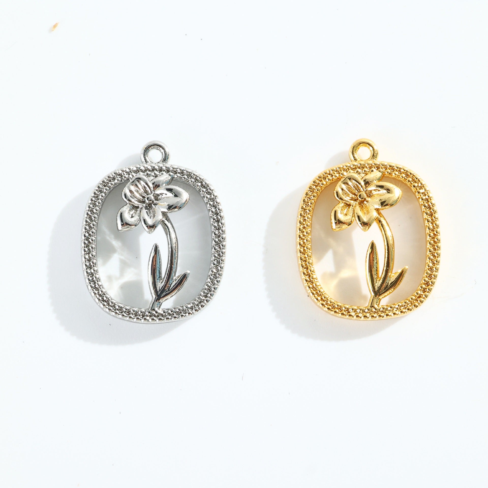 Schmuckanhänger mit floralem Design Shop Nory