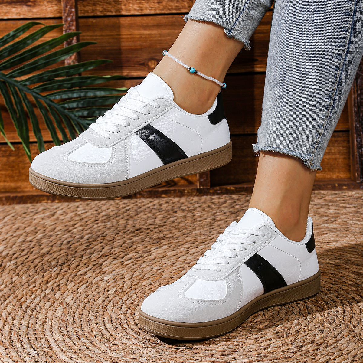 Damen Sneakers mit glänzenden Akzenten und bequemem Fußbett