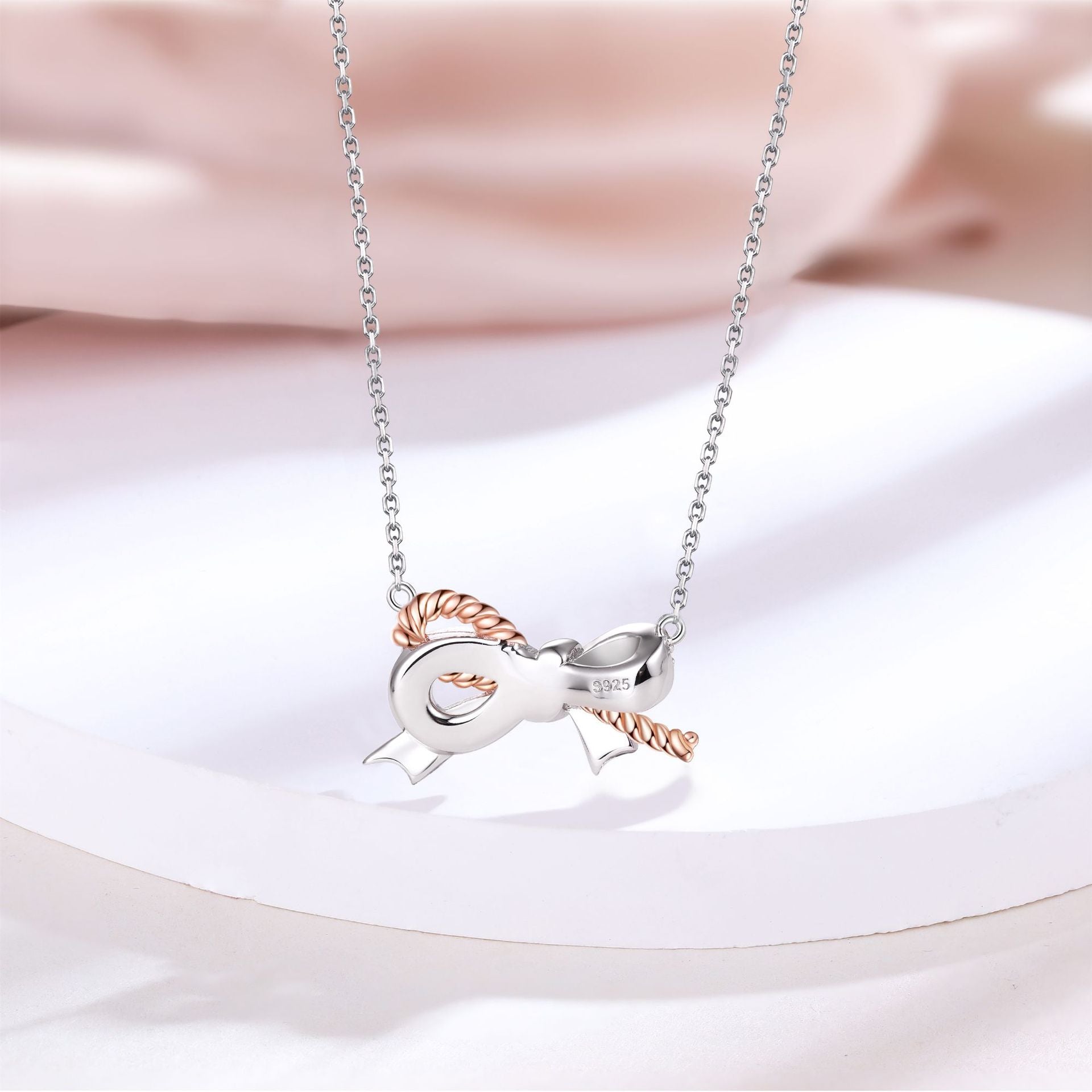 Damen Halskette mit elegantem Schleifenmotiv und funkelndem Zirkonia-Besatz Shop Nory