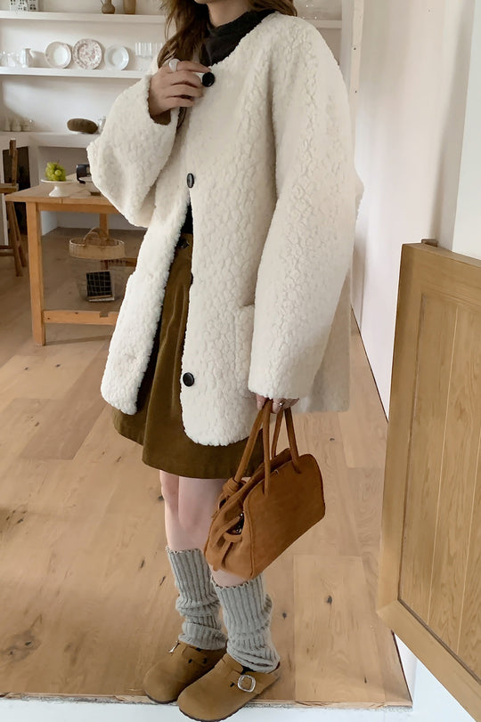 Damen Oversized Teddy‑Mantel mit Rundhals, großer Knopfleiste und aufgesetzten Taschen Shop Nory