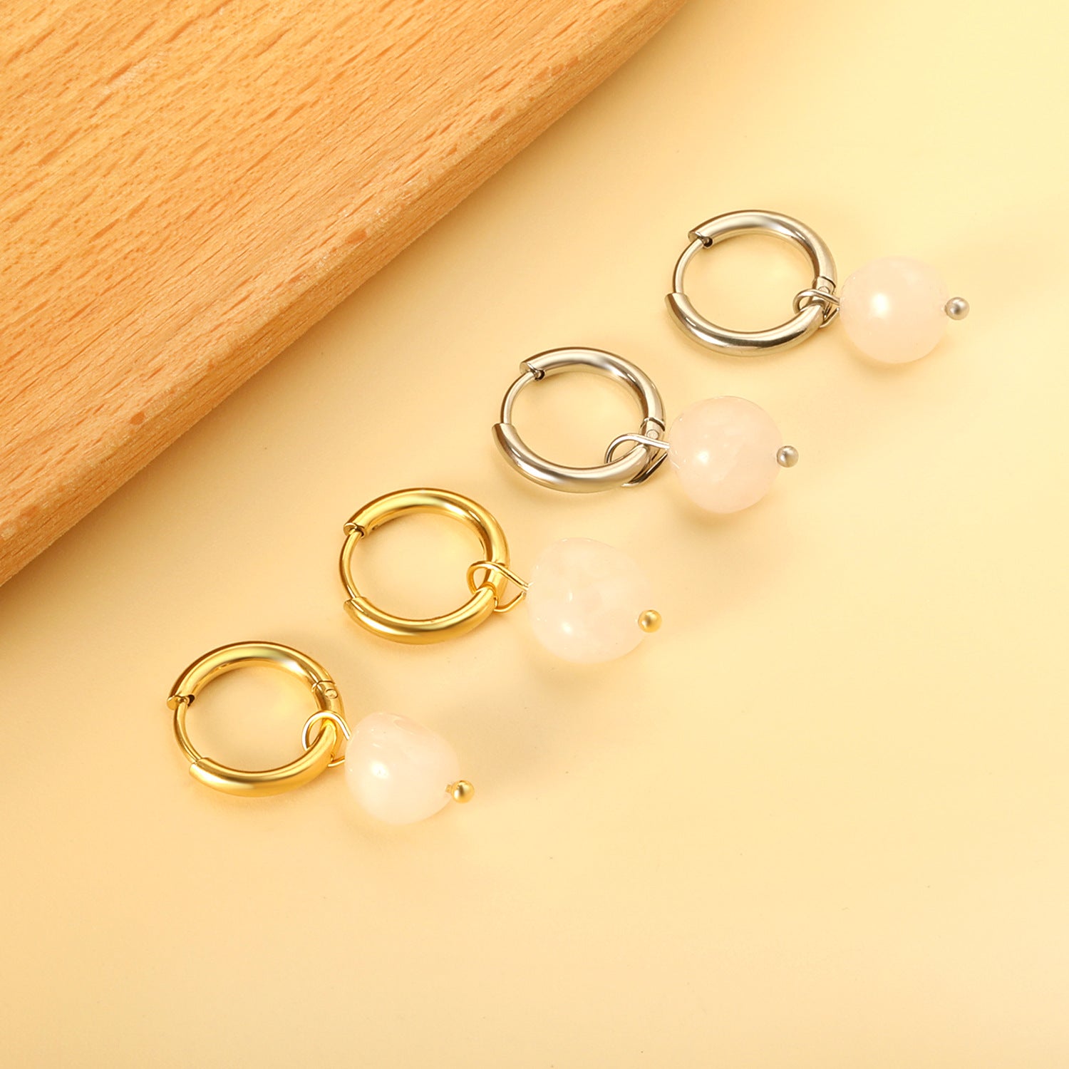 Damen Ohrstecker mit herzförmigem Anhänger aus goldplattiertem Edelstahl Shop Nory