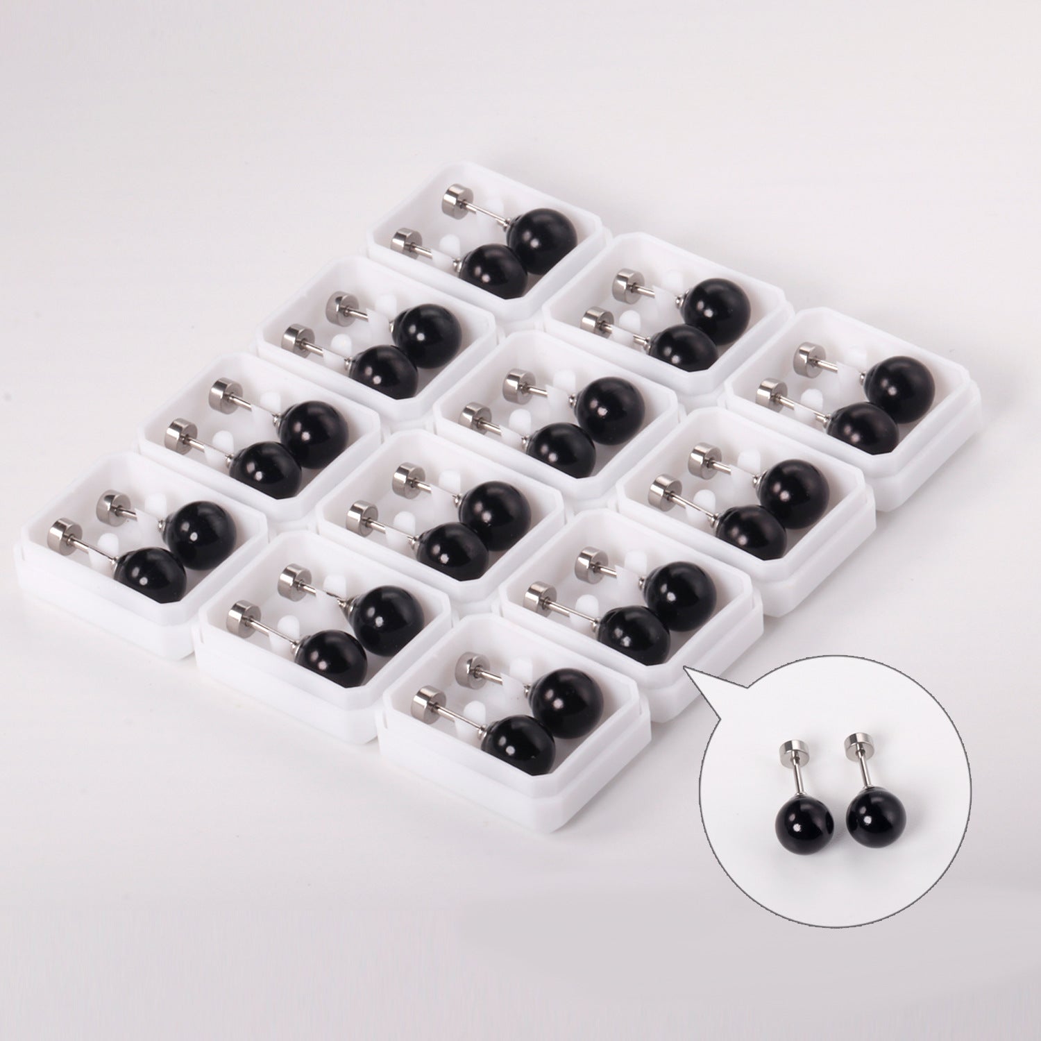 Damen Ohrstecker mit goldplattierter Edelstahl-Basis und schwarzem Perlenanhänger Shop Nory