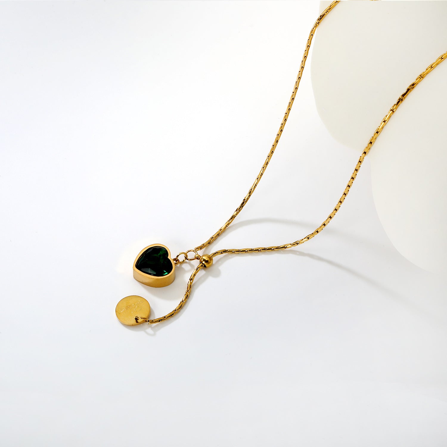Damen Halskette mit herzförmigem Zirkonia-Anhänger und eleganter Vergoldung Shop Nory