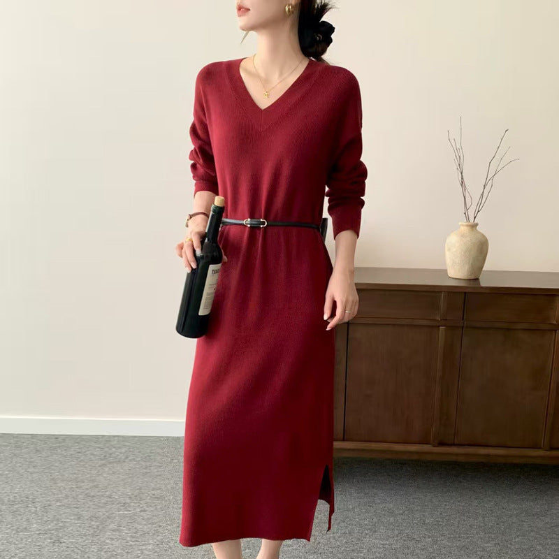 Damen Langes Feinstrick-Midikleid mit V‑Ausschnitt, Seitenschlitz und entspannter Silhouette Shop Nory