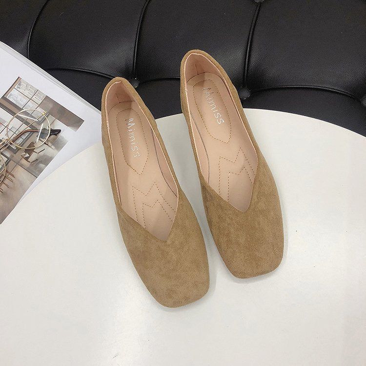 Damen Ballerinas aus Veloursleder mit elegantem V-Ausschnitt