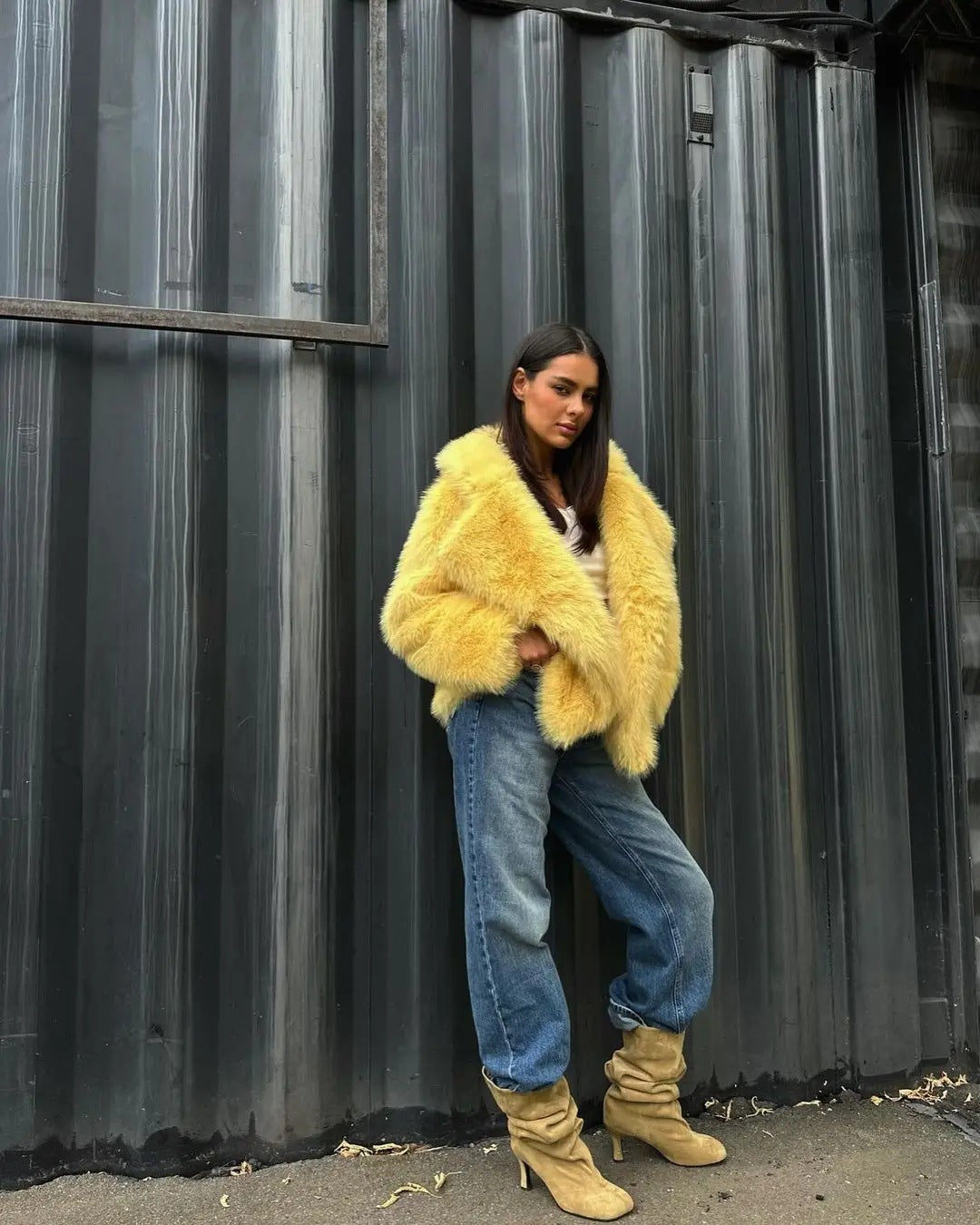 Damen Kurzblouson aus dichtem Kunstpelz mit großzügigem Schalkragen Shop Nory