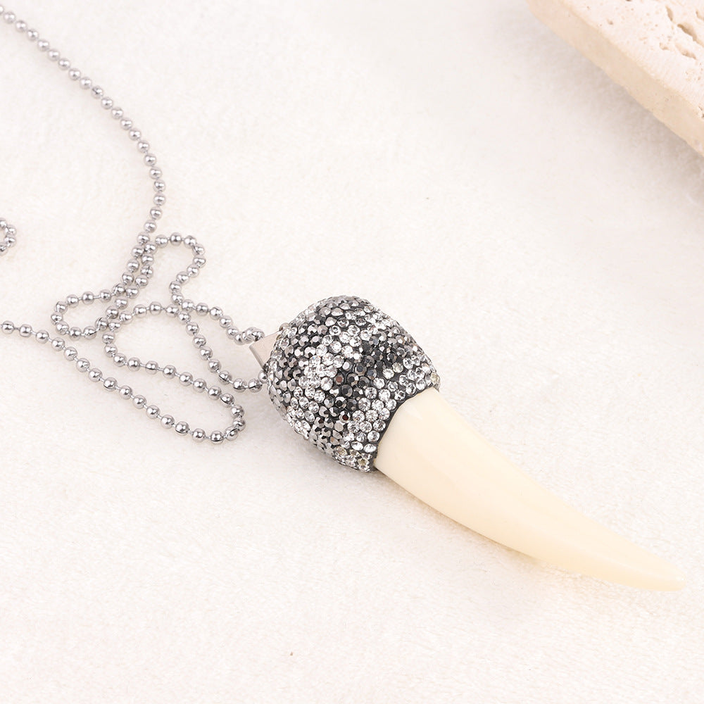 Damen Halskette mit hochwertigem Zahn-Anhänger und funkelndem Kristall-Shop Nory