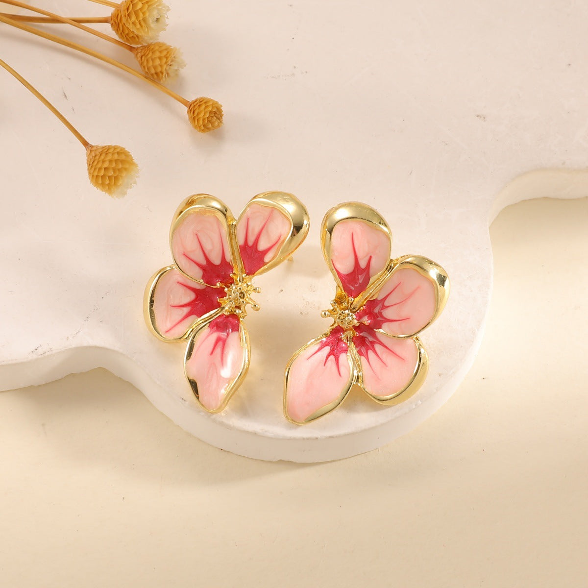 Damen Ohrclips im eleganten floralen Design mit glänzender Beschichtung Shop Nory