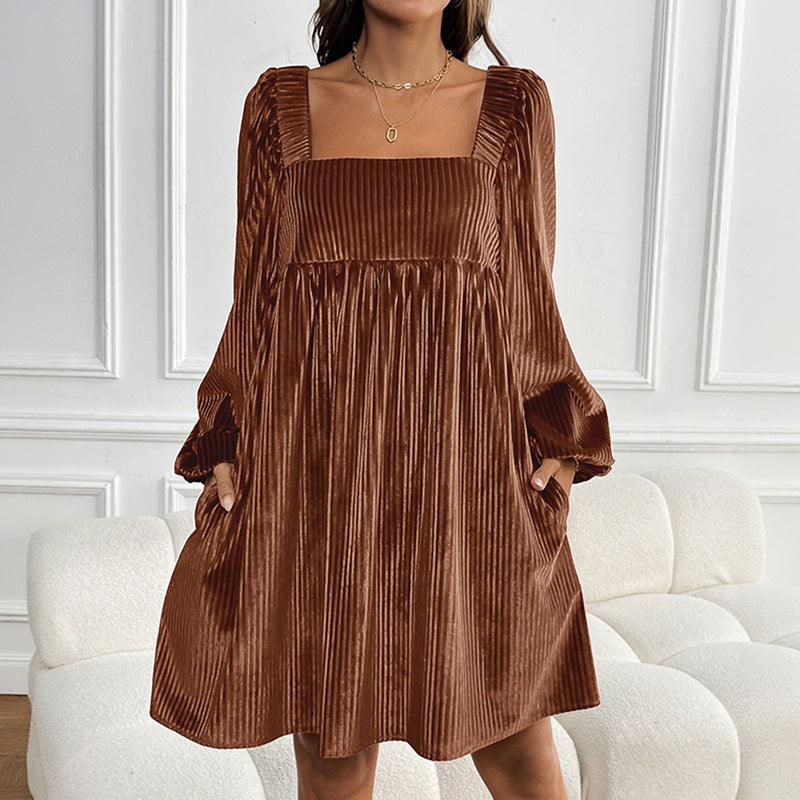 Damen Plissiertes Samt-Babydollkleid mit quadratischem Ausschnitt, Ballonärmeln und Eingrifftaschen Shop Nory