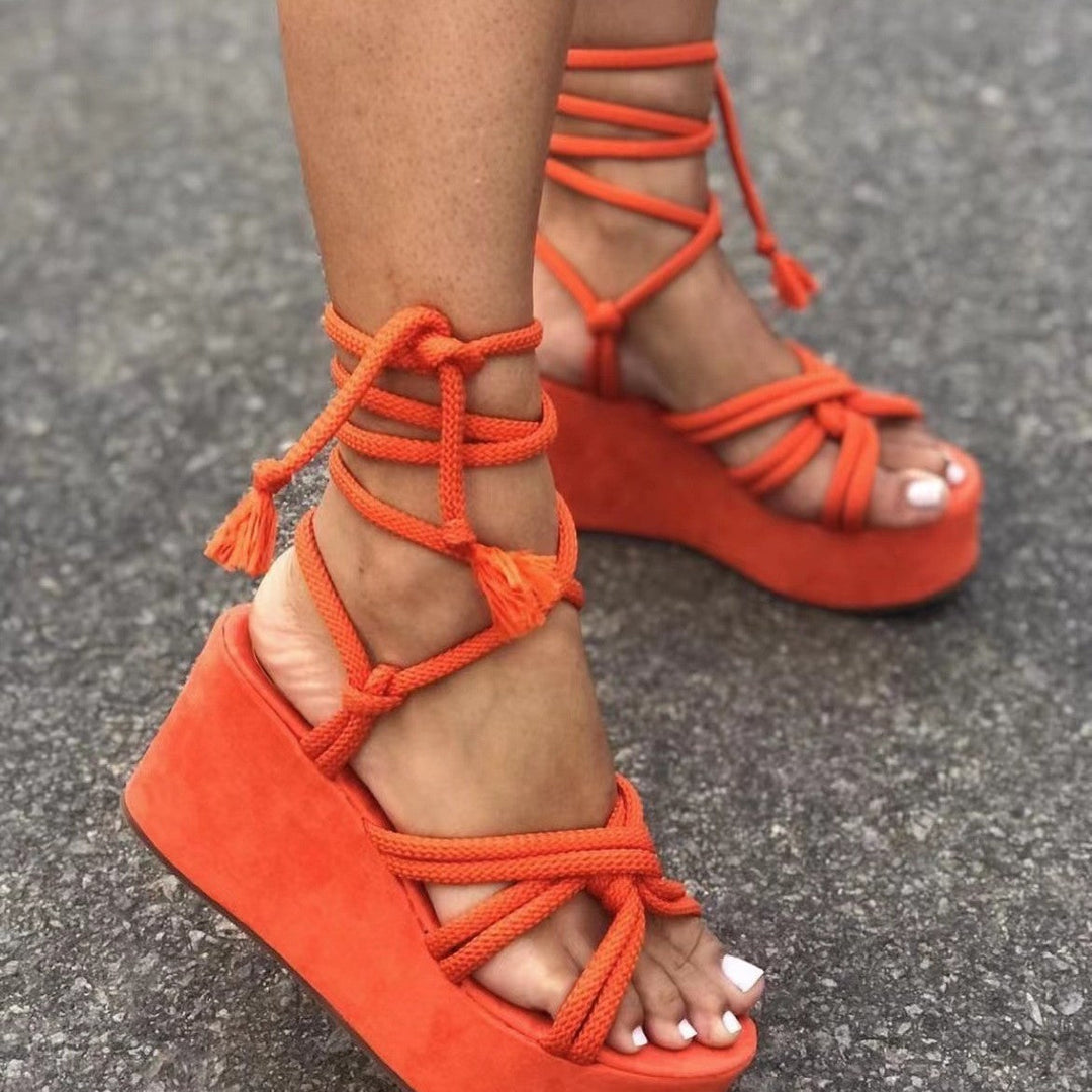 Damen Wedge-Sandalen mit geflochtenem Riemendesign und komfortabler Plateau-Sohle Shopnory