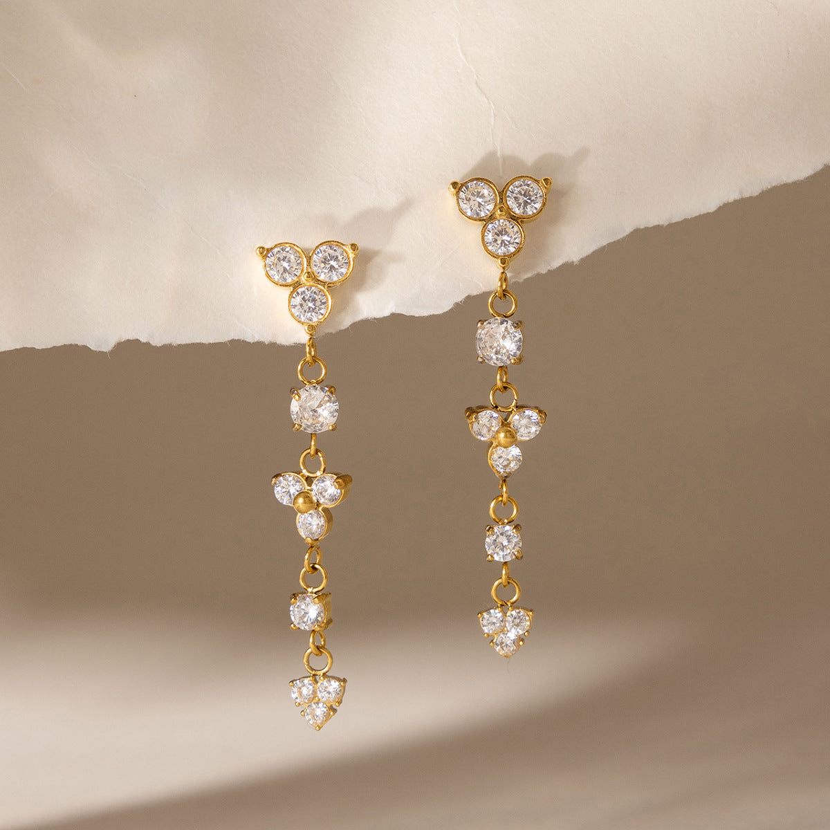 Damen Ohrhänger mit funkelnden Zirkonia in elegantem Design Shop Nory